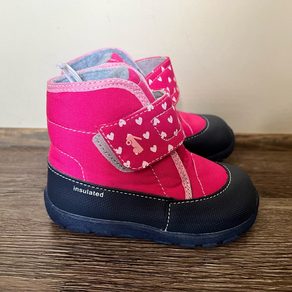 KIDS snow boots. Never worn, NWT.